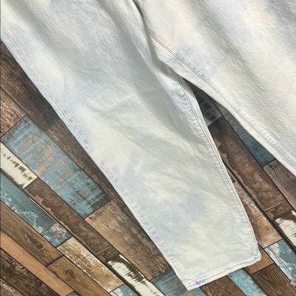 Universal Thread Light Blue bleached Jeans - Picture 6 of 14